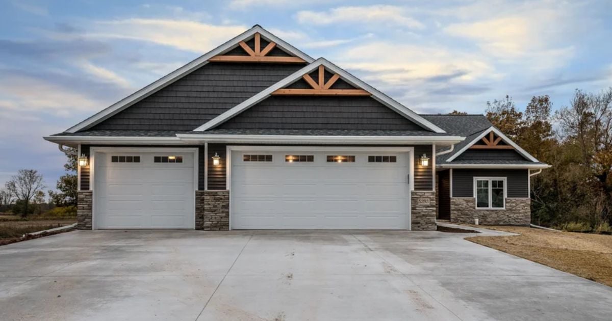 Custom Home with attached garage in UTAH Marshall Homes